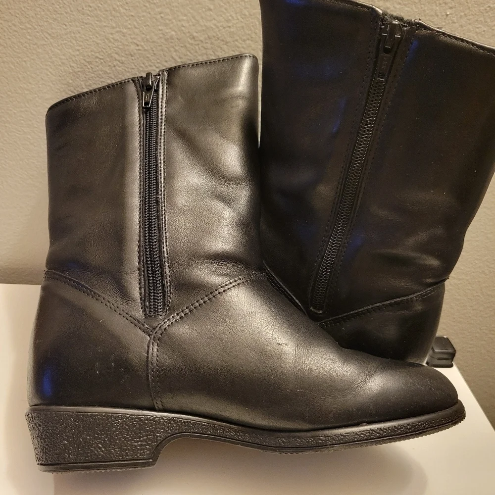 Vintage Blondo Sherpa Lined Leather Boots